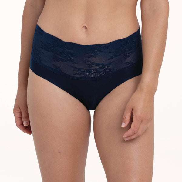 Essential Lace High Waist